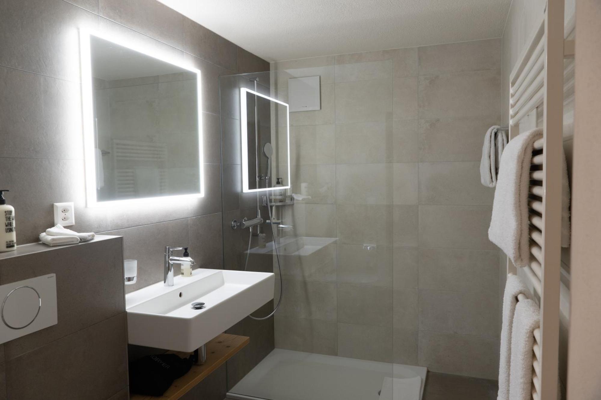 Hotel Alpenland Gstaad Ngoại thất bức ảnh